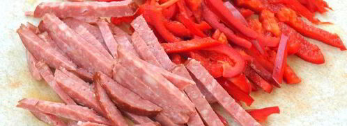 сырный омлет с цветной капустой, колбасой и перцем. Шаг 2