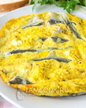 Жареная мойва в омлете