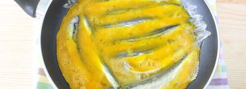 жареная мойва в омлете. Шаг 7