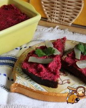 Постный фасолевый паштет со свеклой