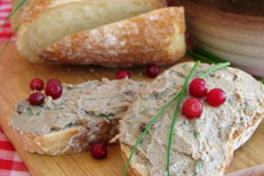 Рецепт праздничный паштет из печени курицы с коньяком и изюмом