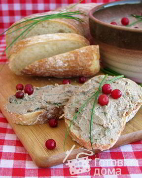 Праздничный паштет из печени курицы с коньяком и изюмом