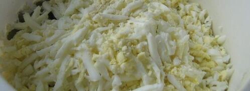 яичный паштет с корнишонами. Шаг 3