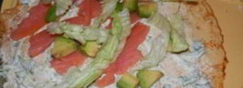 блинные роллы с семгой. Шаг 9