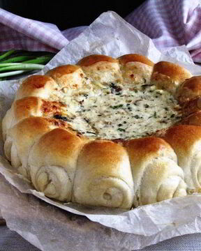 Булочки-роллы с грибным дип-соусом