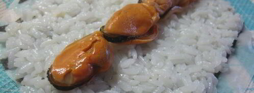 полосатые роллы с мидиями. Шаг 4