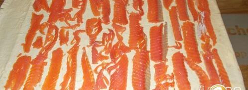 пшеничный ролл с форелью и зеленью. Шаг 7