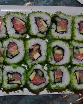 Ролл Калифорния с лососем