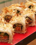 Ролл в стружке тунца Бонито