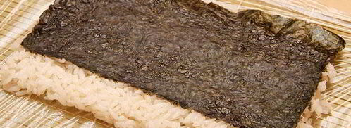 ролл в стружке тунца бонито. Шаг 2