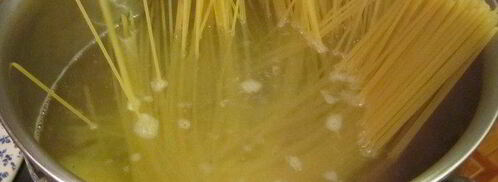 роллы из баклажанов со спагетти. Шаг 5