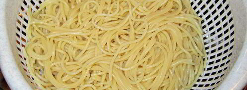 роллы из баклажанов со спагетти. Шаг 6