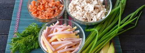 роллы из блинчиков с разной начинкой. Шаг 11