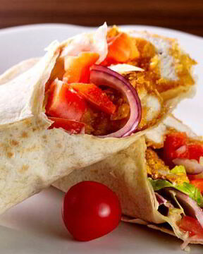 Роллы из лаваша с курицей, болгарским перцем и луком