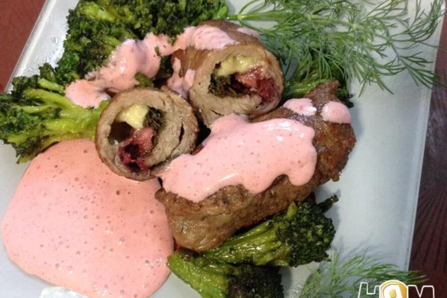 Рецепт роллы из телятины с клубничным соусом