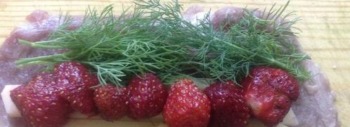 роллы из телятины с клубничным соусом. Шаг 4