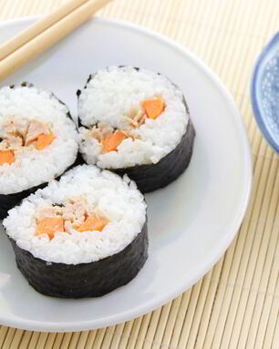 Роллы с консервированным тунцом