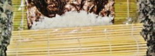 роллы с крабовыми палочками. Шаг 4