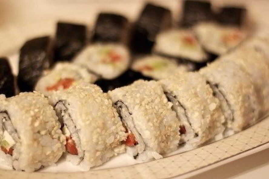 Рецепт роллы с семгой и авокадо