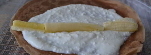 сладкие блинные роллы с творогом и фруктами. Шаг 10