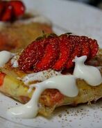 Спринг-роллы с творогом, клубникой и бананом