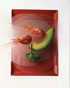 Весенние роллы с креветками и авокадо