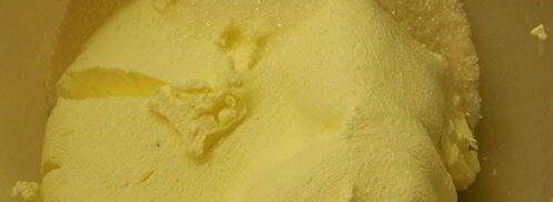 бисквитный рулет с клубникой праздничный. Шаг 7