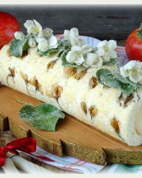 Бисквитный рулет с яблочным парфе