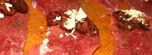 говяжьи рулетики со сливой и миндалем. Шаг 2