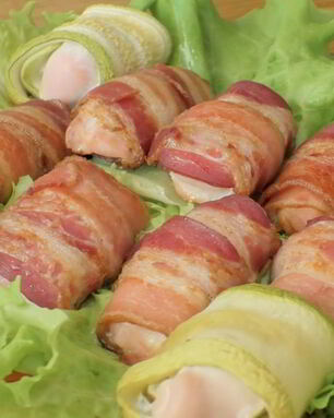 Куриные рулетики с беконом и кабачком