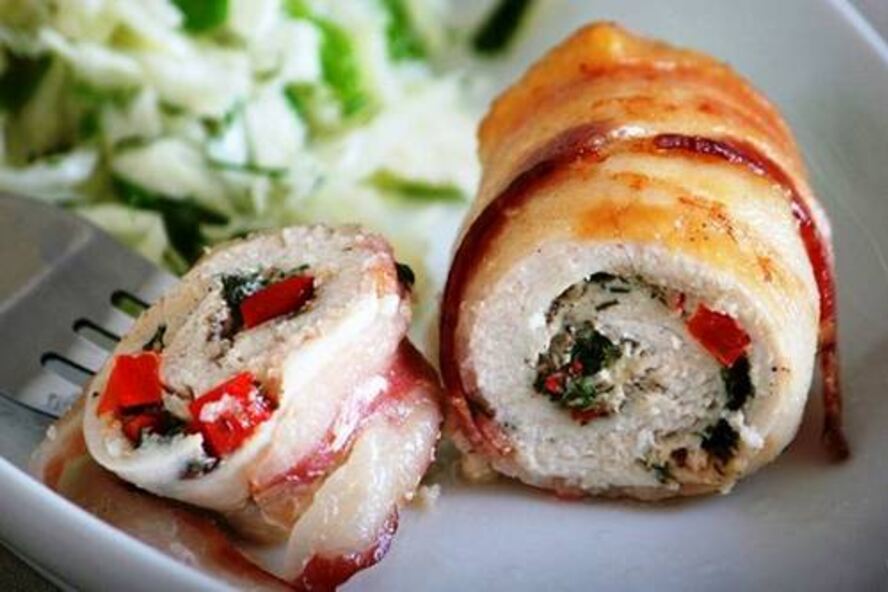 Рецепт куриные рулеты с перцем в беконе