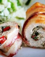Куриные рулеты с перцем в беконе