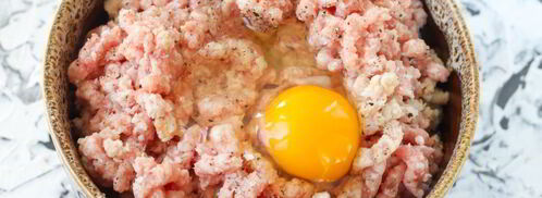 мясной рулет с яйцом. Шаг 3