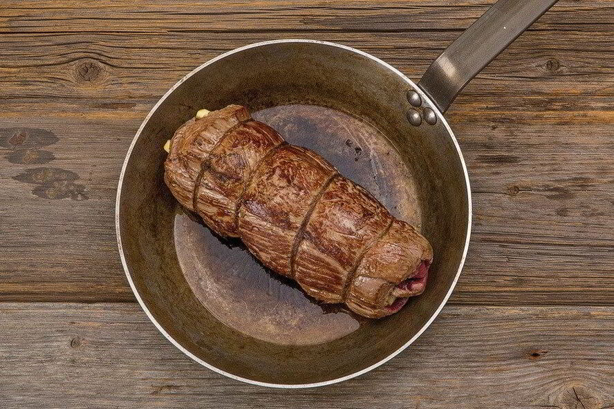 Рецепт рулет из говядины с запечеными овощами и бальзамико