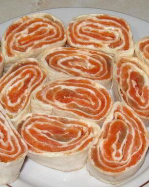 Рулет из лаваша с форелью