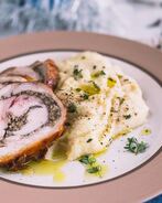 Рулет из свинины с грибной начинкой