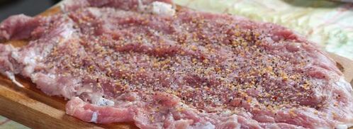 рулет из свинины со свекольной ботвой и сыром. Шаг 2