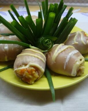 Рулет кальмары фаршированные грибами и рисом