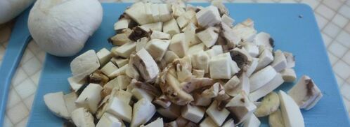 рулет кальмары фаршированные грибами и рисом. Шаг 3