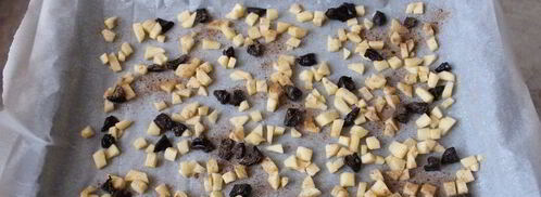 рулет с яблоком и черносливом. Шаг 5