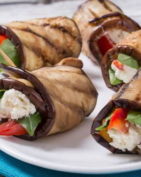 Рулетики из баклажанов с базиликом