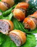 Рулетики из фарша в слоеном тесте