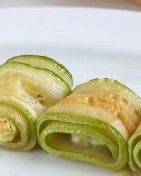 Рулетики из кабачков с курицей Пальчики