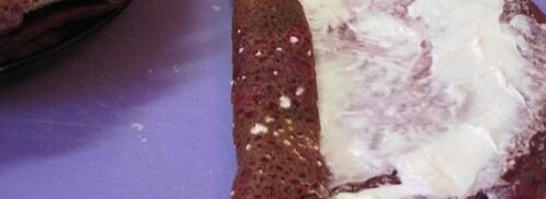 рулетики из ржаных блинчиков с селедкой. Шаг 5