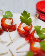 Рулетики из запеченного перца