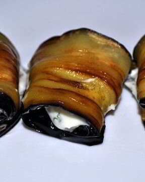 Рулеты из баклажанов с чесноком