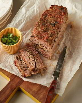 Сытный мясной рулет с грибами