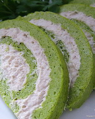 Зеленый рулет из брокколи с курицей