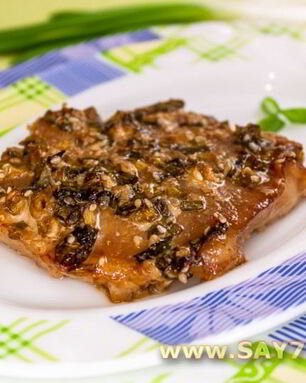 Свинина, маринованная в соевом соусе и зеленом луке