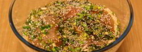 свинина, маринованная в соевом соусе и зеленом луке. Шаг 4